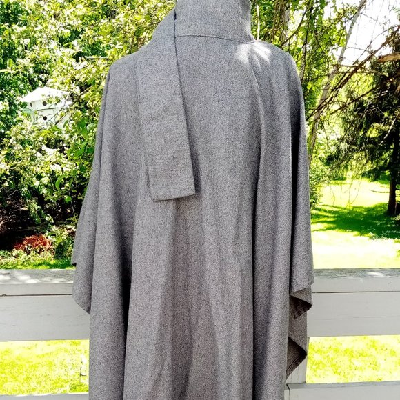 T.R. Bently Women’s Cape Coat in Gray Generously S - Picture 2 of 5